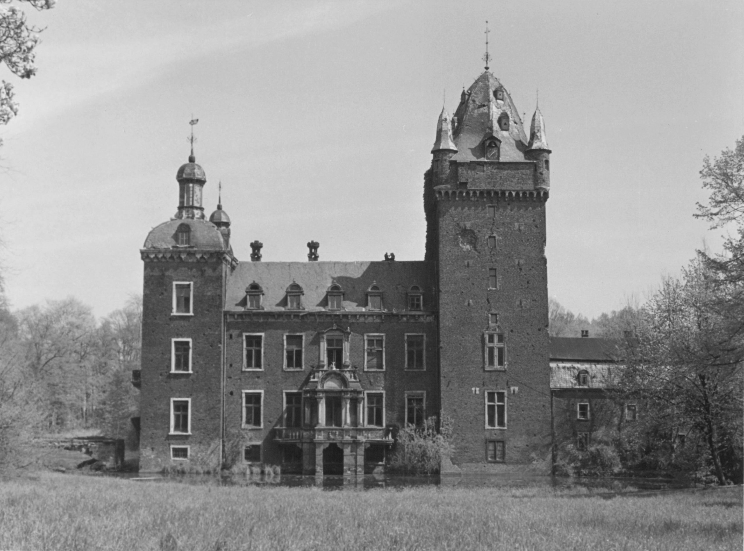 Black and white image of dilapidated German castle (Schloss Harff)